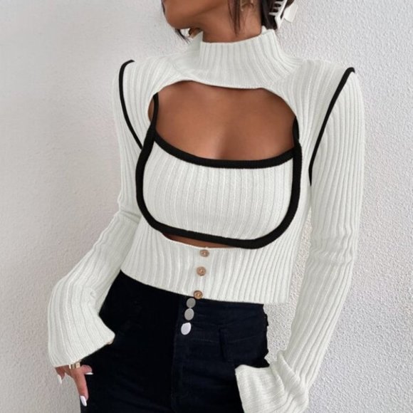 MODA ME COUTURE Sweaters - Modern Contemporary Ribbed Knit Cut Out Button Detail Sweater